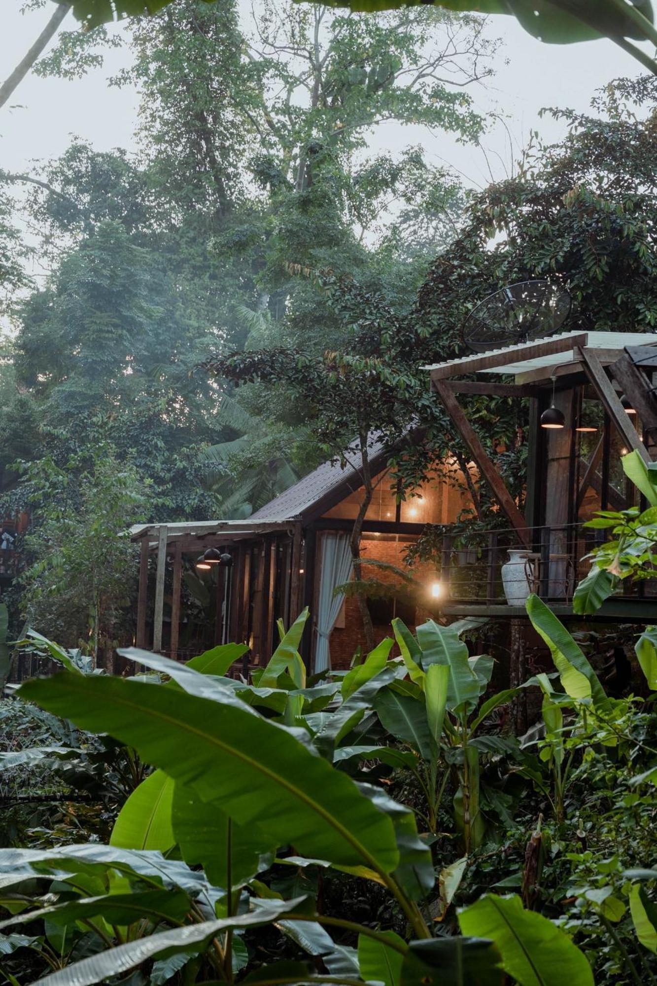 Hotel Voraman Hut