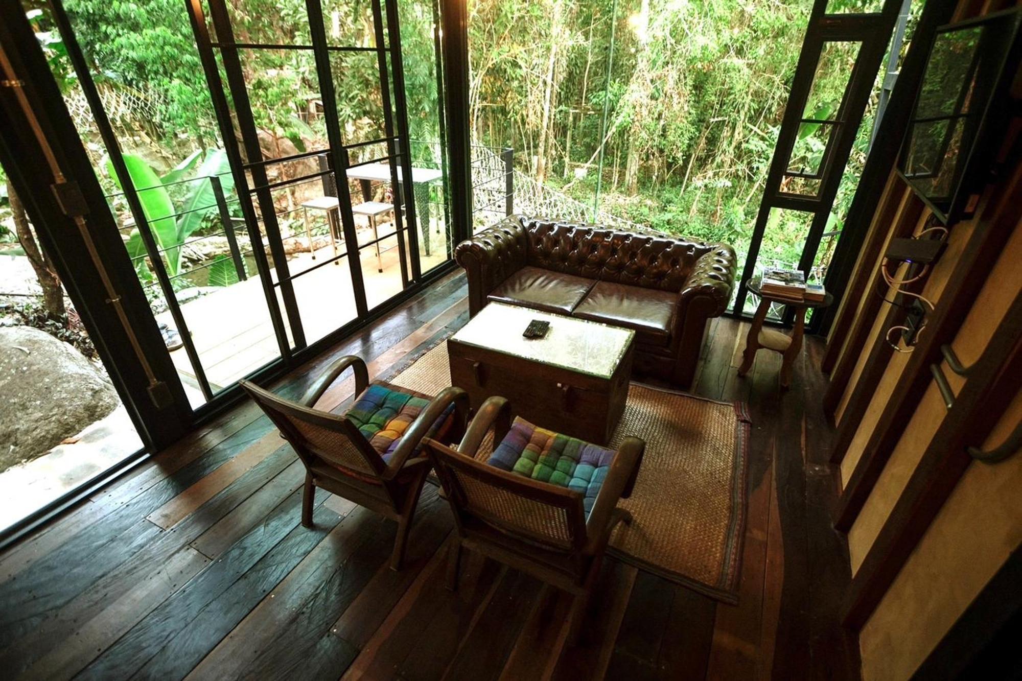 Voraman Hut 3*