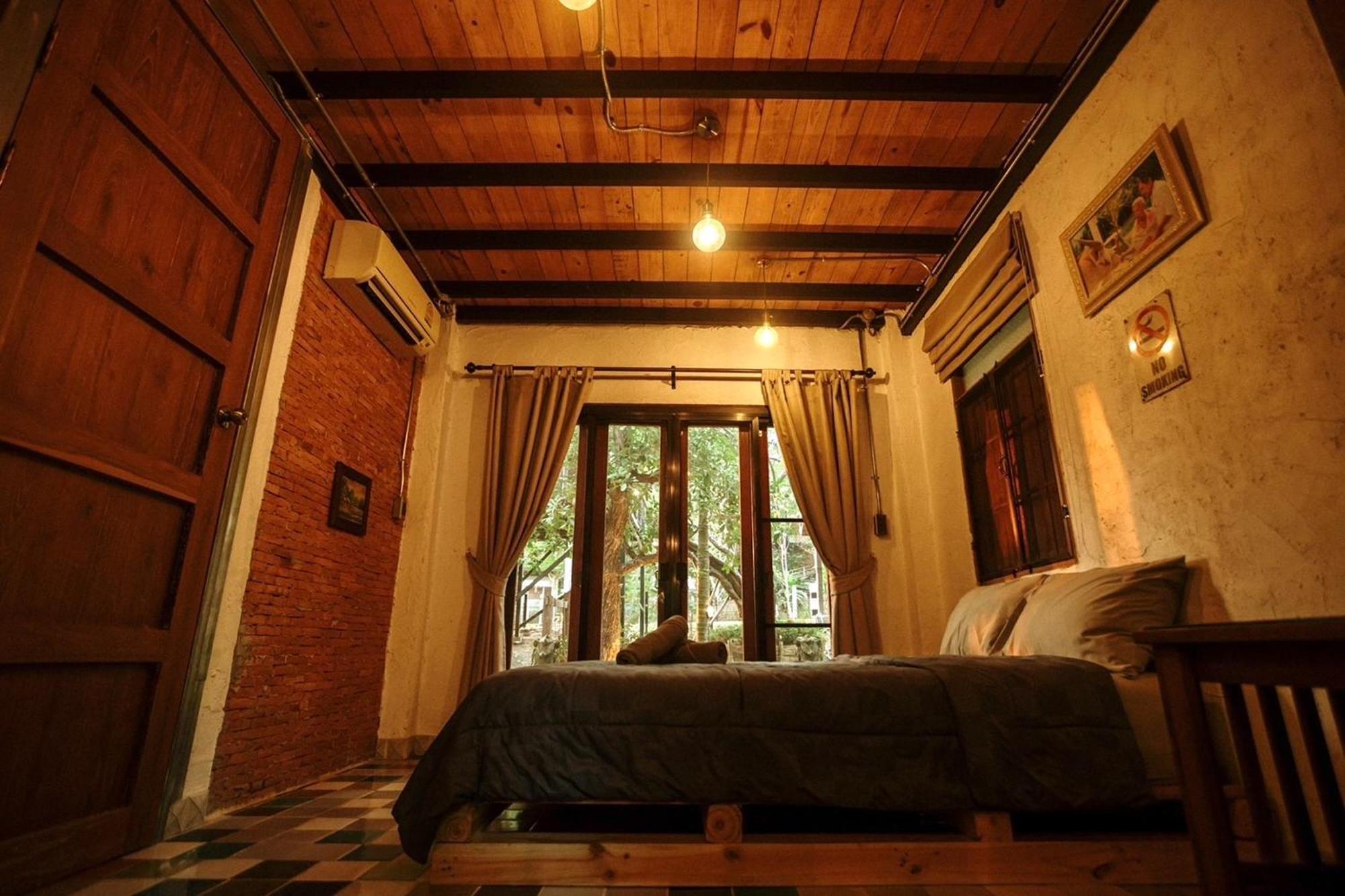 Voraman Hut 3*