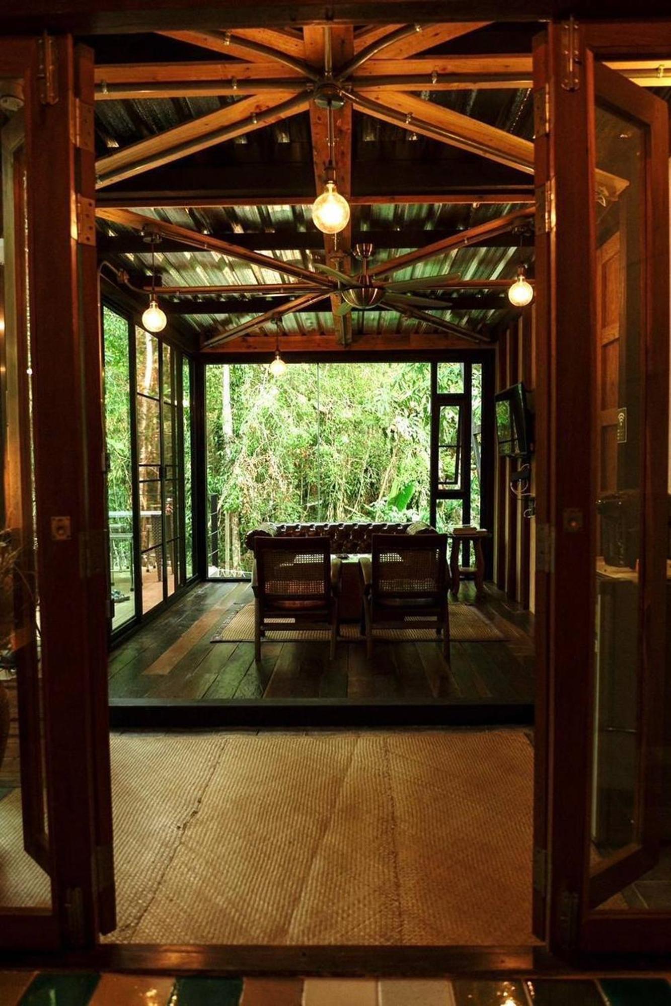 Voraman Hut Hotel