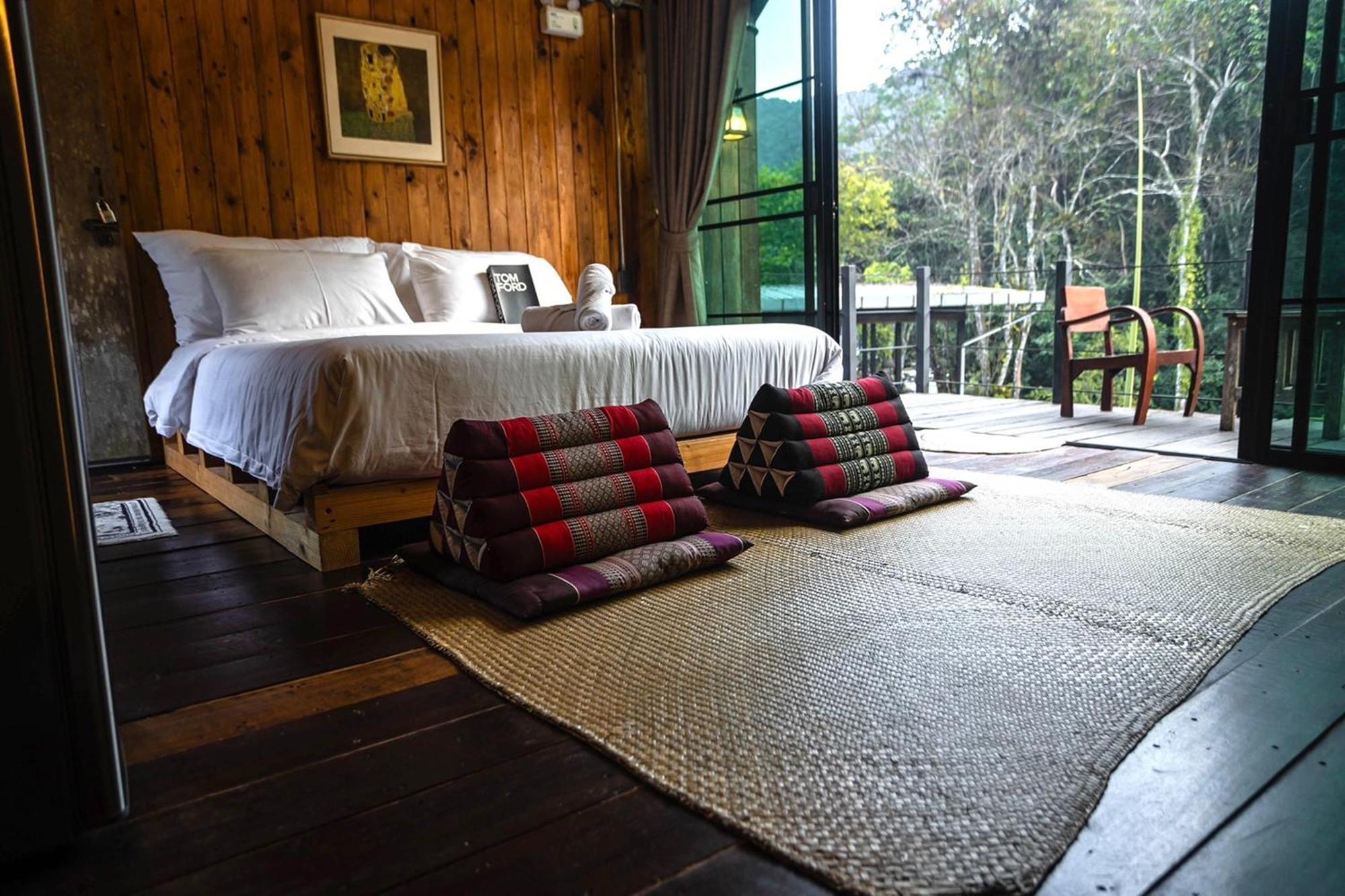 Voraman Hut Hotel