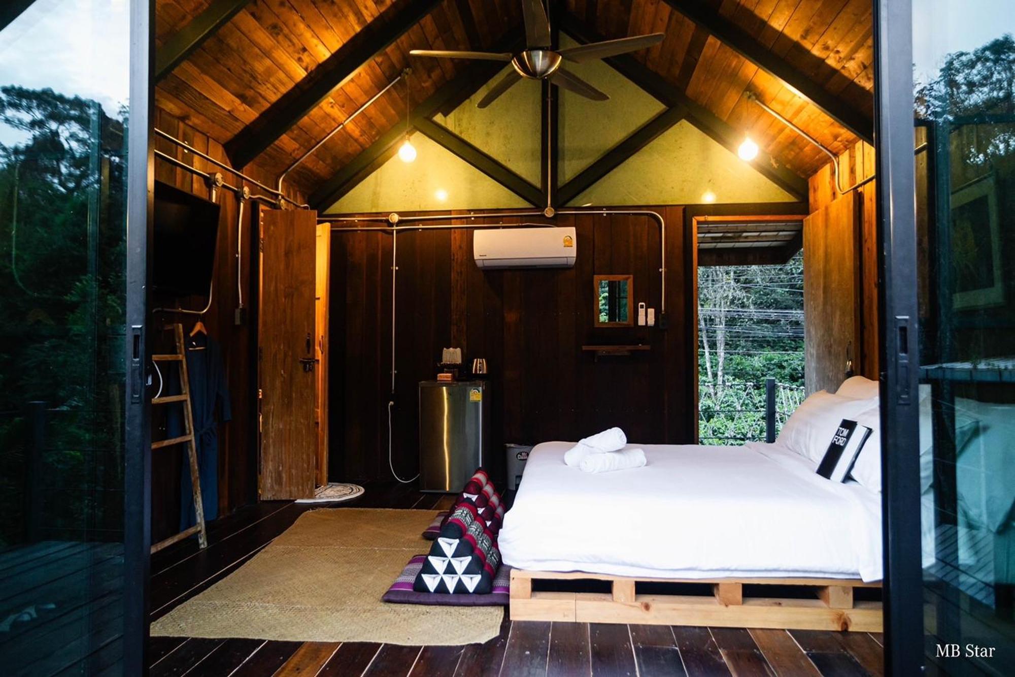 Hotel Voraman Hut