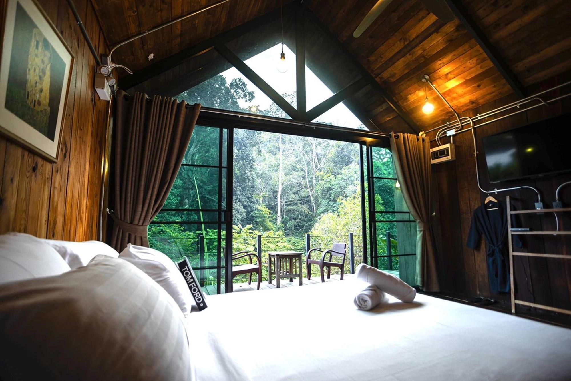 Voraman Hut Ban Pang Bo Hu Bon