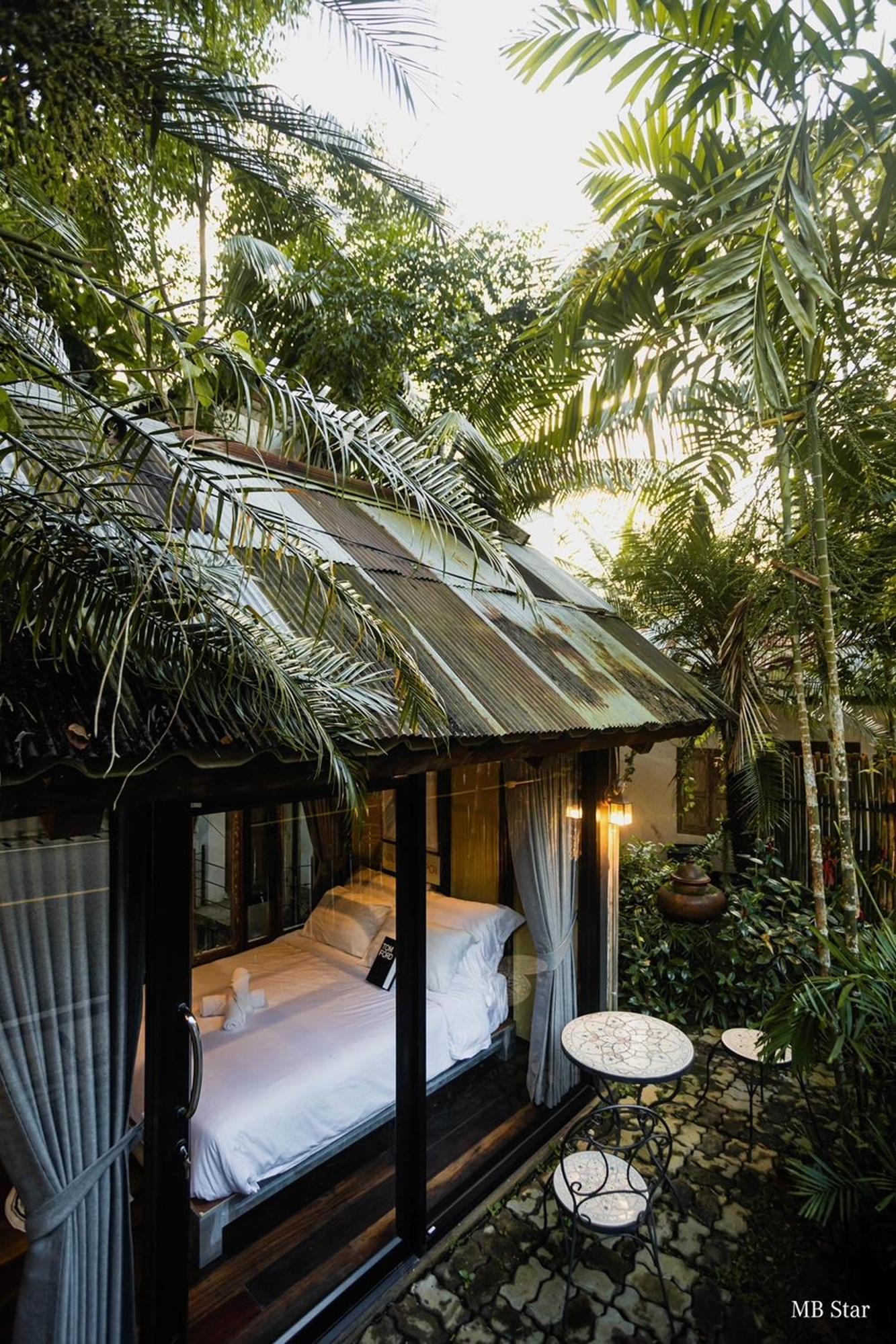 Voraman Hut Hotel