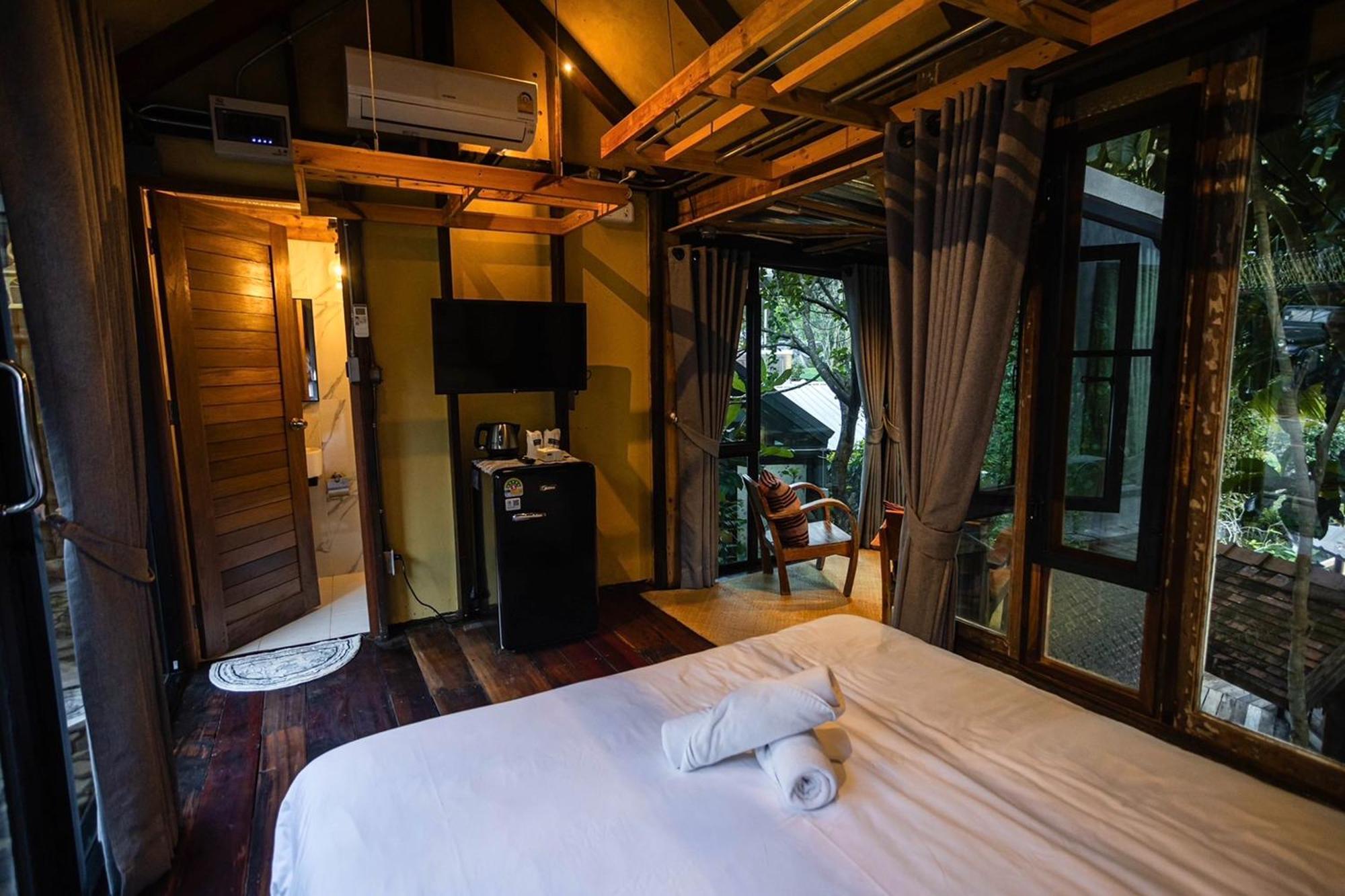 Voraman Hut Hotel